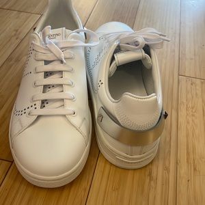 Brand new Valentino white sneaker with silver details | size: 41